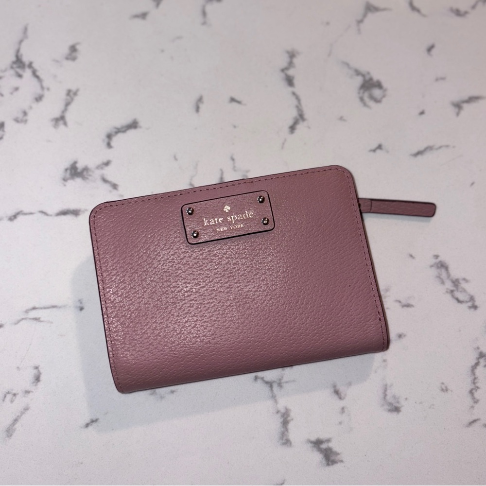 Kate Spade Bifold Leather Wallet | Grove Street Tellie in Dusty Peony